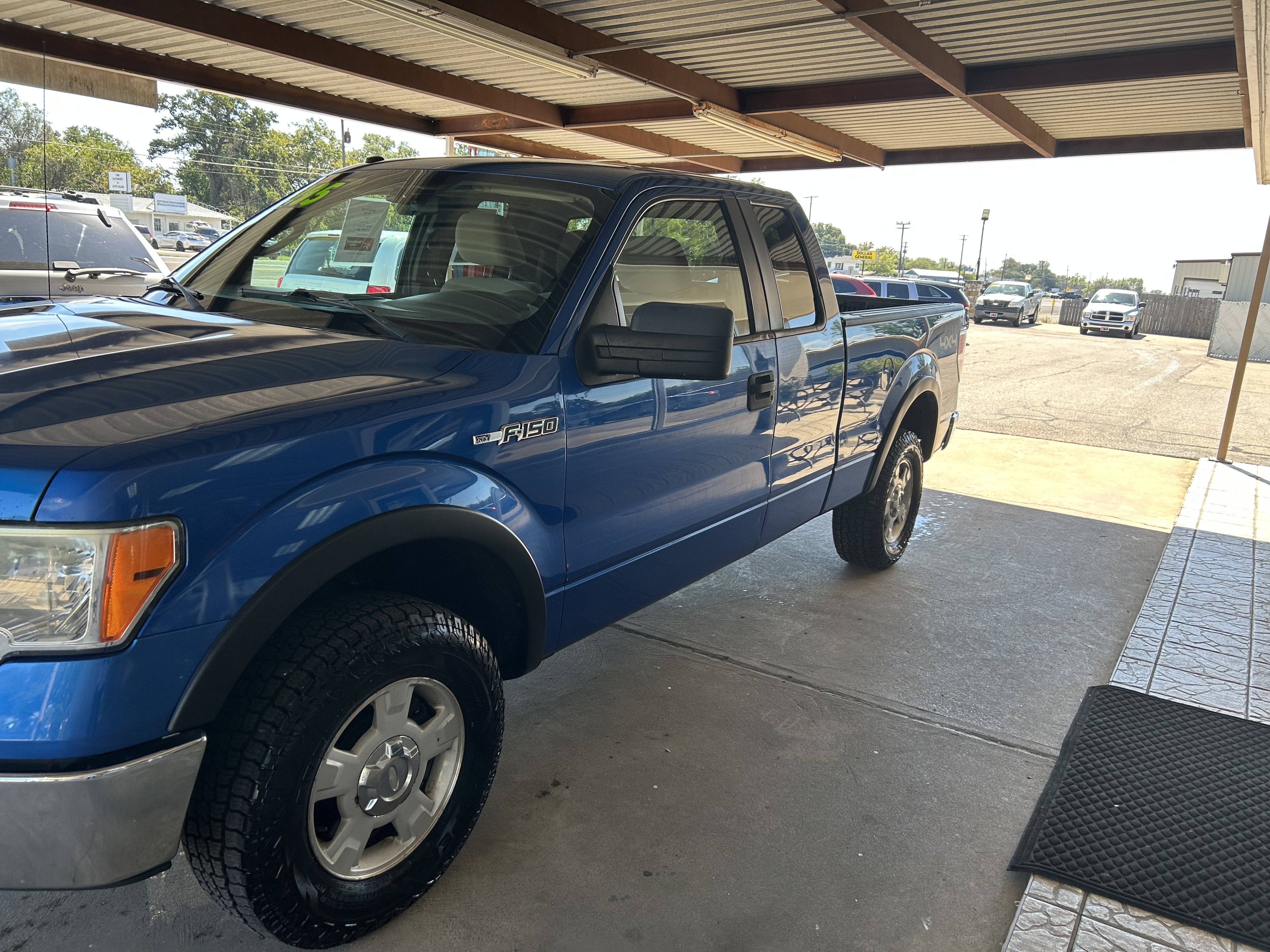 Used 2010 Ford F150 4x4 SuperCab XLT image 2