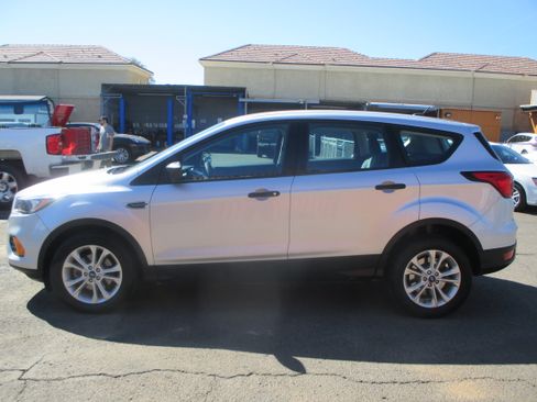 Used 2019 Ford Escape S image 2