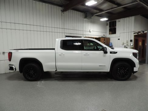 Used 2025 GMC Sierra 1500 Elevation image 14