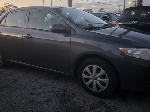 Used 2010 Toyota Corolla LE image 2