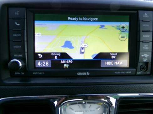 Used 2014 Chrysler Town & Country Touring-L image 16