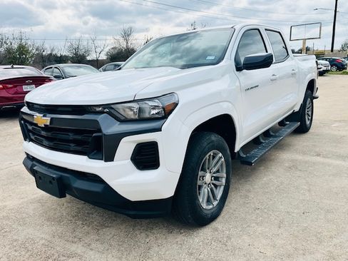 Used 2025 Chevrolet Colorado image 3