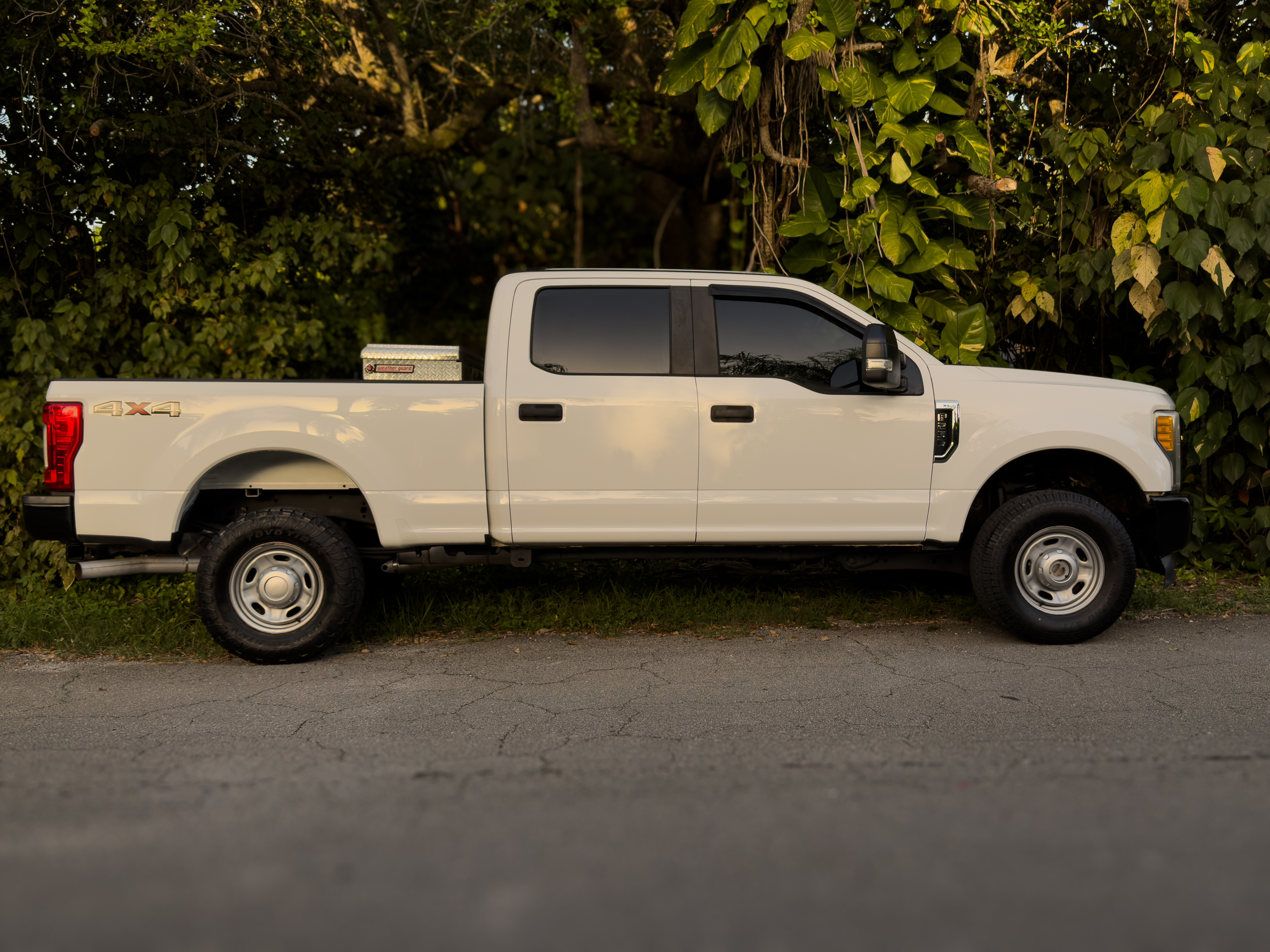 Used 2017 Ford F250 4x4 Crew Cab Super Duty image 10