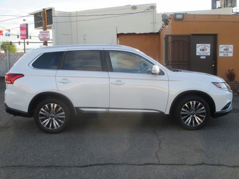 Used 2020 Mitsubishi Outlander SEL image 2