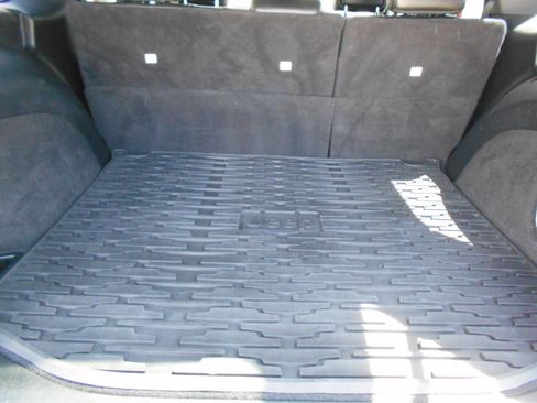 Used 2018 Jeep Grand Cherokee Overland image 7