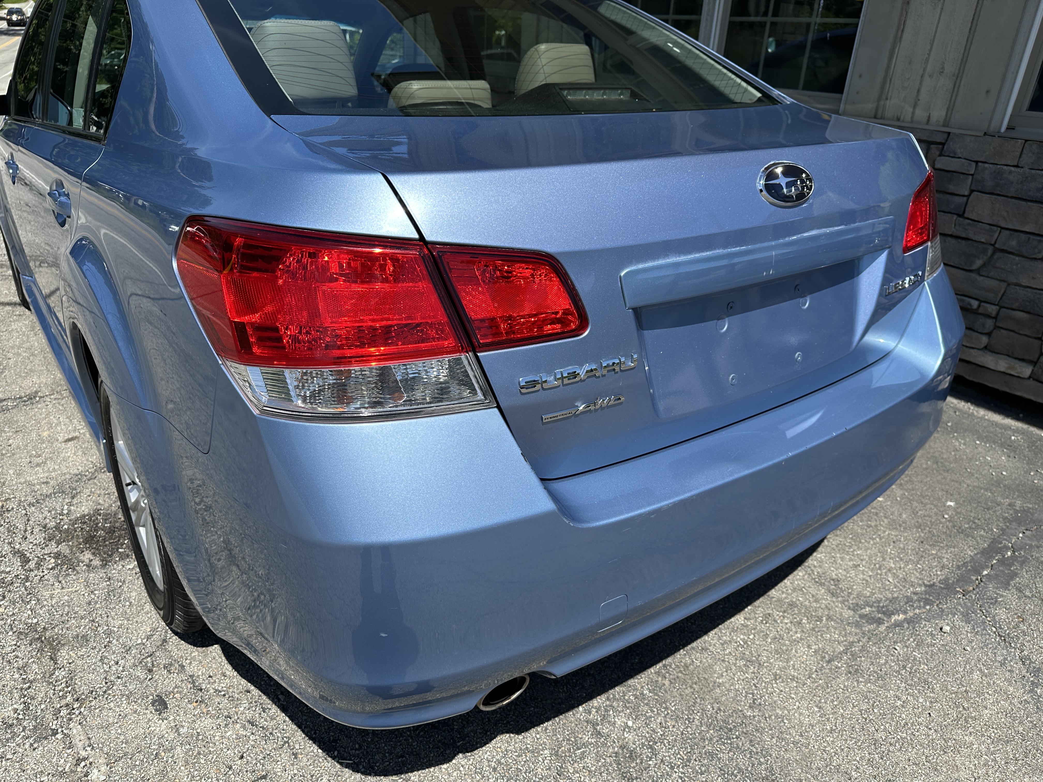 Used 2010 Subaru Legacy 2.5i Premium AWD/4WD image 8