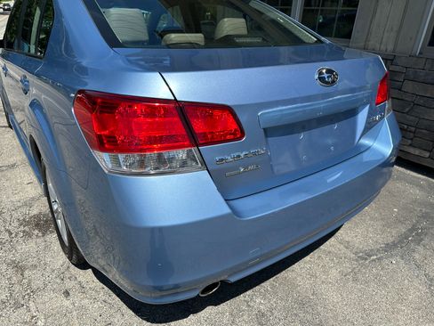 Used 2010 Subaru Legacy 2.5i Premium AWD/4WD image 8