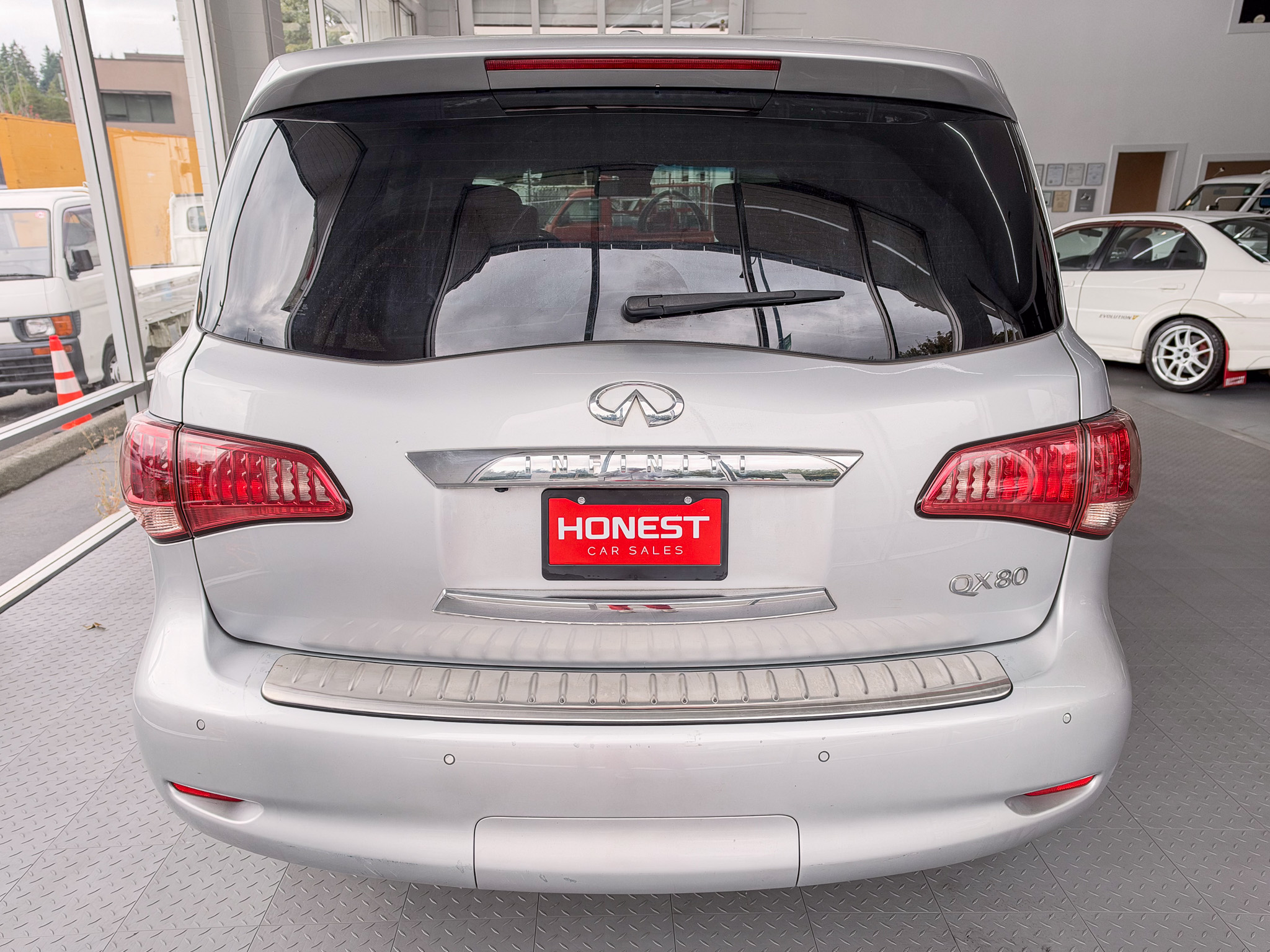 Used 2017 INFINITI QX80 2WD image 5