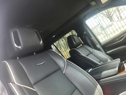 Used 2022 Cadillac Escalade Premium Luxury image 13