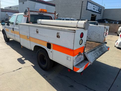 Used 2002 Ford F350 2WD Crew Cab DRW Super Duty image 5