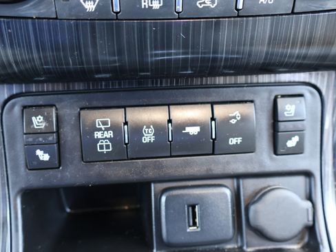 Used 2016 Chevrolet Traverse LTZ image 25