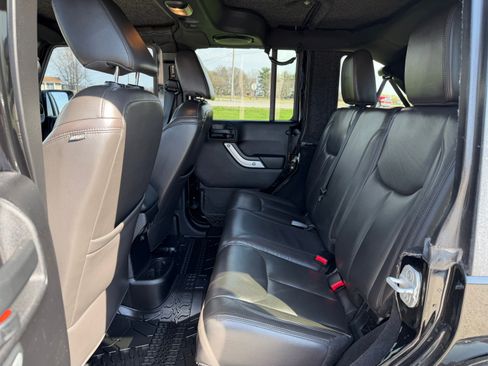 Used 2014 Jeep Wrangler Unlimited Sahara image 10