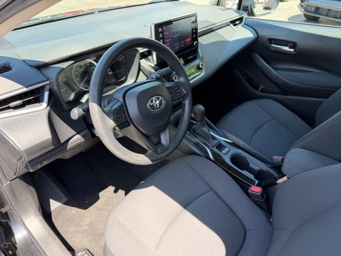 Used 2020 Toyota Corolla LE Sedan FWD image 4