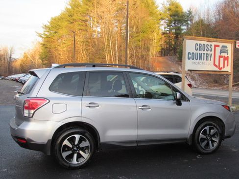 Used 2017 Subaru Forester 2.5i Limited image 11