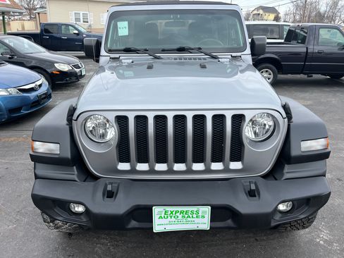 Used 2019 Jeep Wrangler Sport S image 2