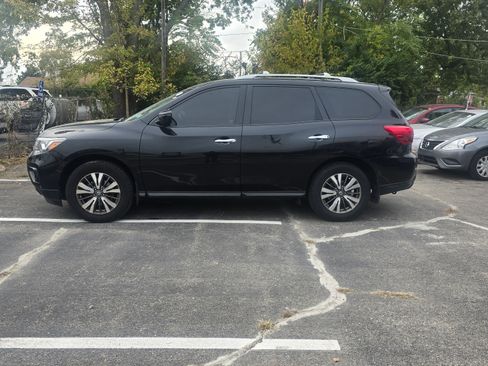 Used 2019 Nissan Pathfinder S image 7