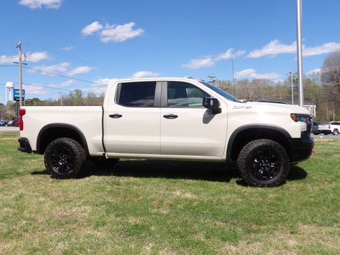New 2026 Chevrolet Silverado 1500 ZR2 image 10