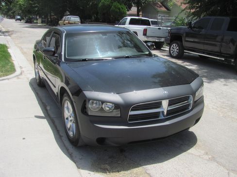 Used 2010 Dodge Charger SXT RWD image 2