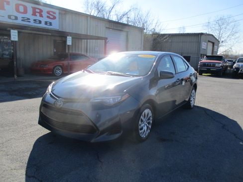 Used 2017 Toyota Corolla LE image 2