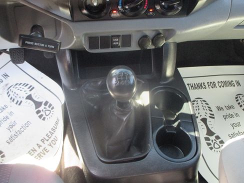 Used 2014 Toyota Tacoma w/ SR5 Package RWD image 8