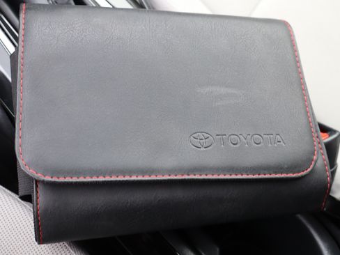 Used 2022 Toyota Corolla LE image 31