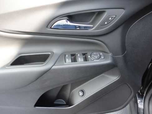 Used 2022 Chevrolet Equinox LT image 18