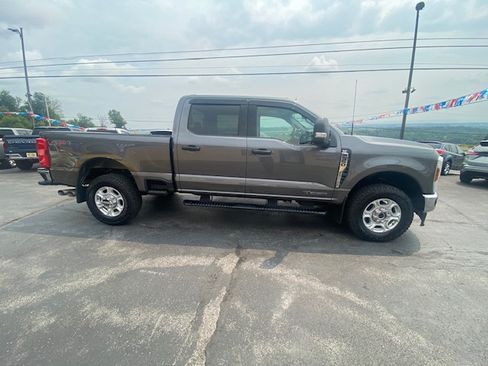 Used 2025 Ford F350 4x4 Crew Cab Super Duty image 6