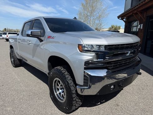 Used 2020 Chevrolet Silverado 1500 4x4 Crew Cab LT image 8