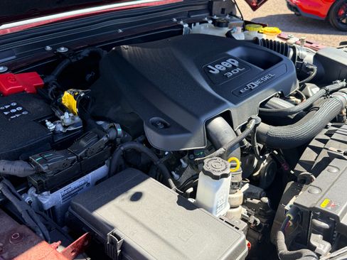 Used 2021 Jeep Gladiator Sport image 13