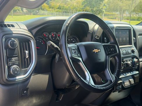 Used 2021 Chevrolet Silverado 1500 2WD Crew Cab LT image 13