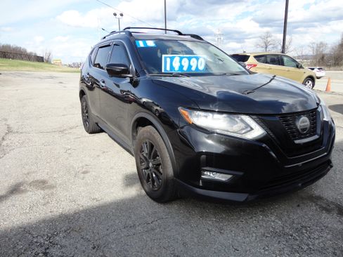 Used 2018 Nissan Rogue image 3