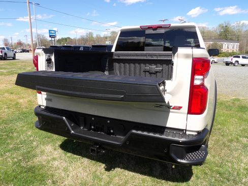 New 2026 Chevrolet Silverado 1500 ZR2 image 12