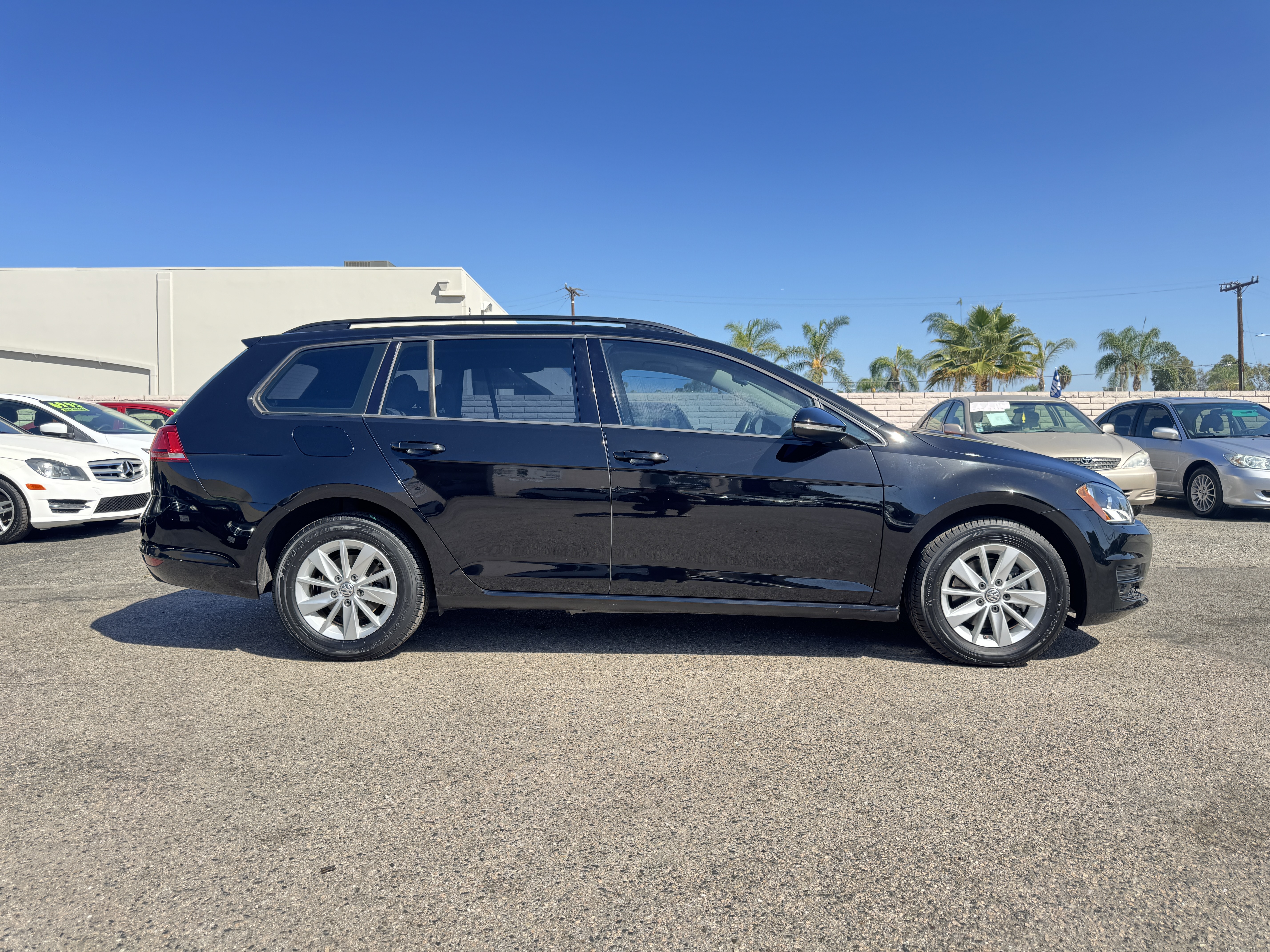 Used 2017 Volkswagen Golf SportWagen FWD image 10