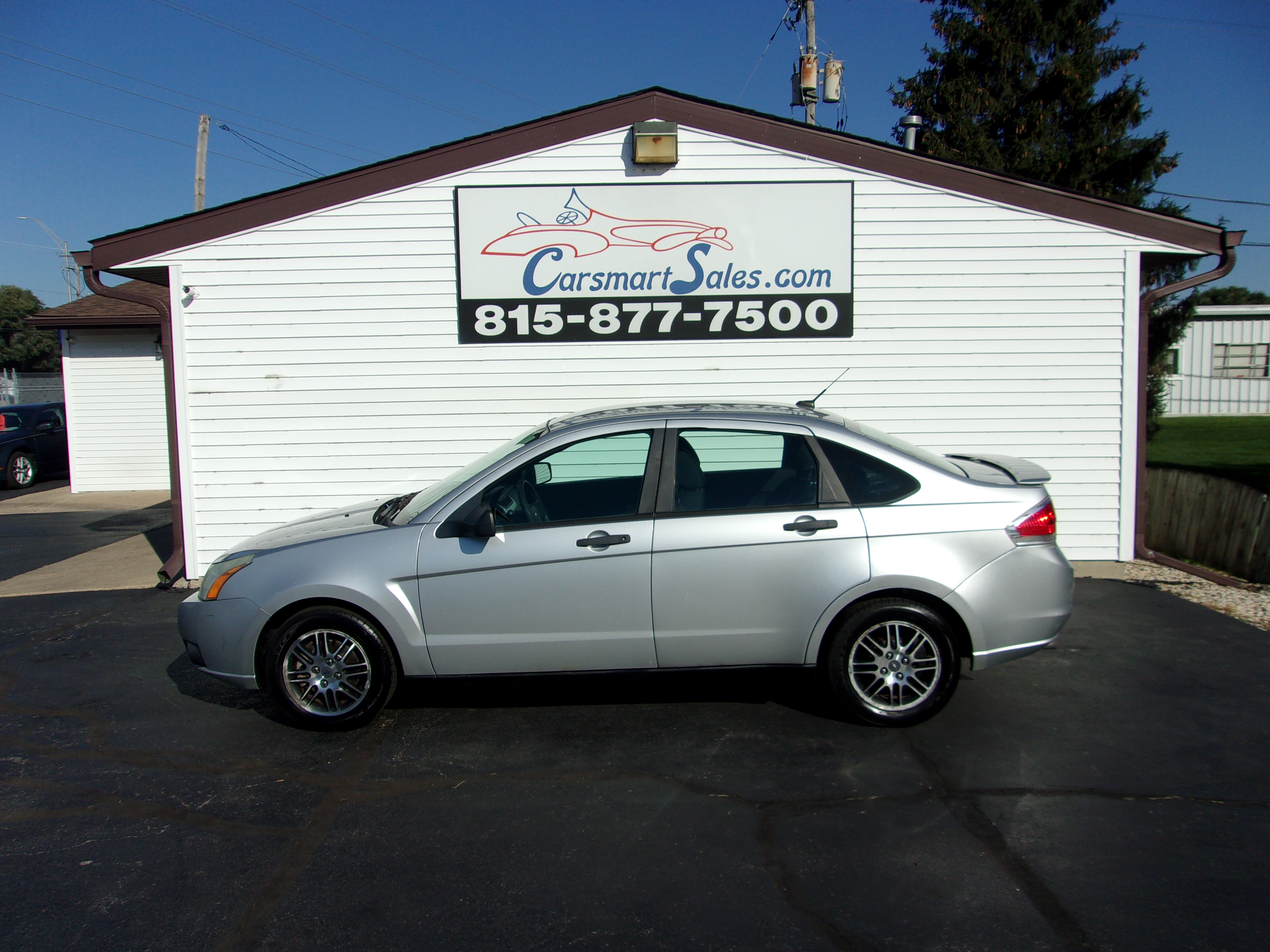 Used 2010 Ford Focus SE Sedan FWD image 1