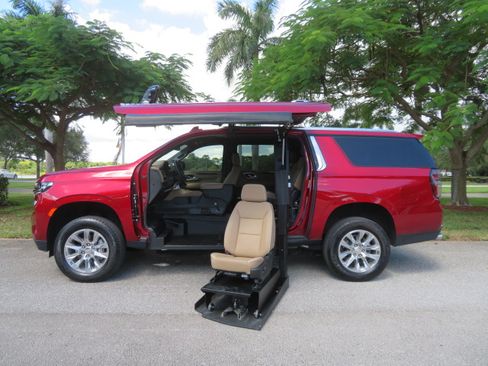 Used 2023 Chevrolet Suburban Premier image 23