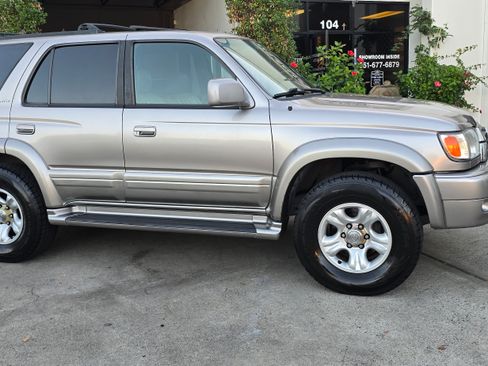 Used 2001 Toyota 4Runner Limited image 49