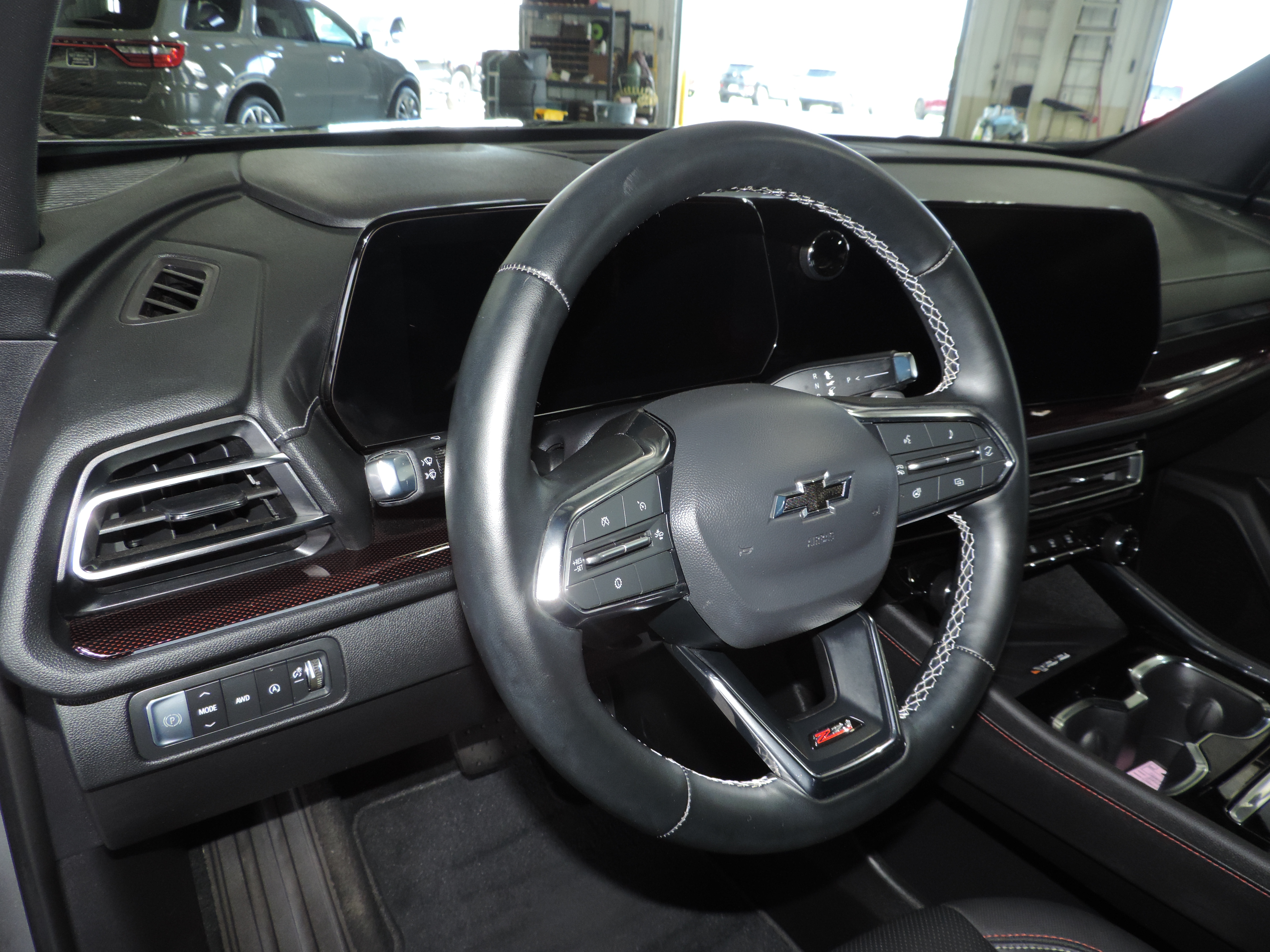 Used 2026 Chevrolet Traverse AWD Z71 image 37