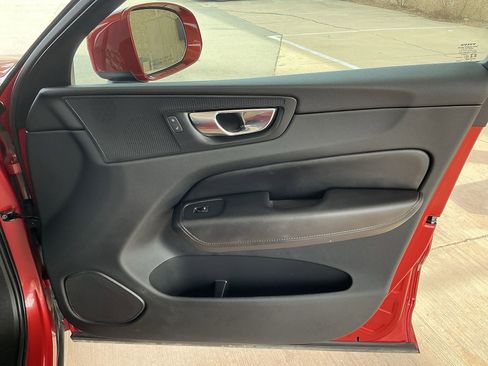 Used 2023 Volvo XC60 B5 Plus image 10