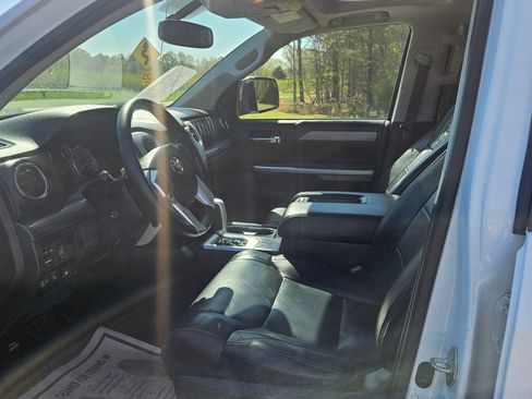 Used 2017 Toyota Tundra image 9