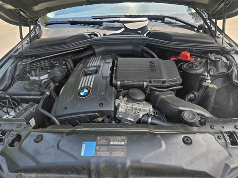 Used 2010 BMW 535i xDrive Sedan AWD/4WD image 31