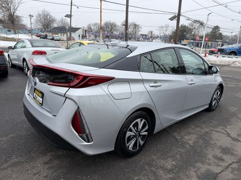 Used 2017 Toyota Prius Prime Premium image 24