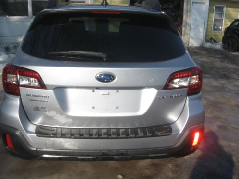 Used 2018 Subaru Outback 2.5i Premium image 5