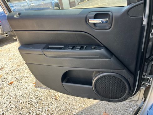 Used 2012 Jeep Compass Latitude image 9