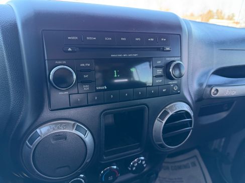 Used 2015 Jeep Wrangler Unlimited Sport image 12