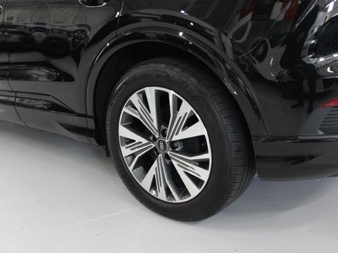 Used 2025 Audi Q4 e-tron Premium RWD image 15