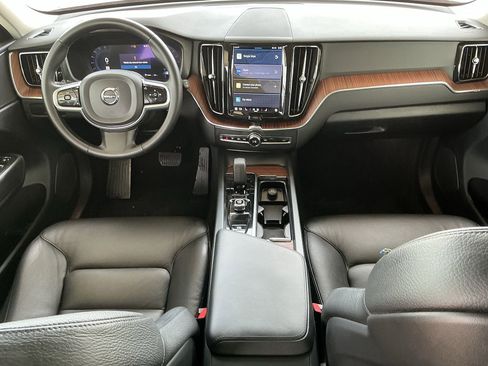 Used 2023 Volvo XC60 B5 Plus image 15