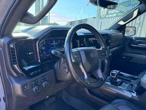 Used 2024 Chevrolet Silverado 1500 ZR2 image 8