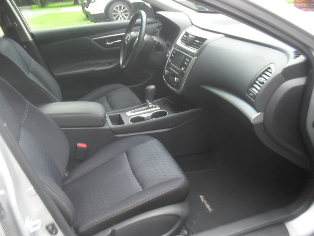 Used 2017 Nissan Altima 2.5 SV Sedan FWD image 8