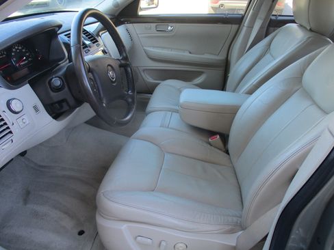 Used 2010 Cadillac DTS Luxury image 4