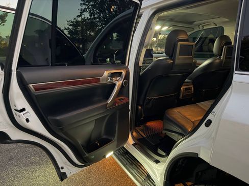 Used 2012 Lexus GX 460 Premium w/ Accessory Package AWD/4WD image 25